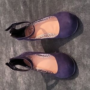 Adorable Daisy Fuentes Navy Women's Dress Shoes - size 7 - GUC